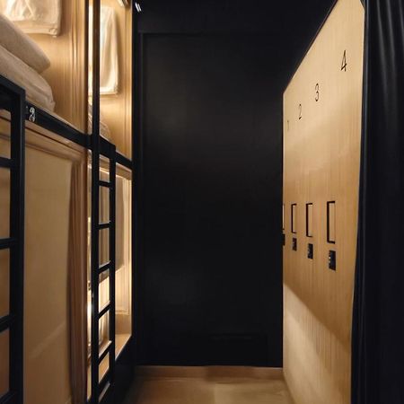 Westay Capsule Hostel Dubai Eksteriør bilde
